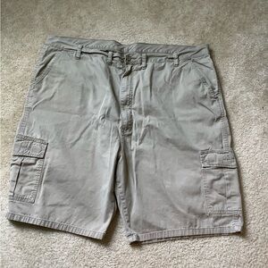 Wrangler Tan Cargo Shorts Relaxed Fit